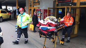 Ve stanici Florenc se člověk střetl se soupravou metra. Odvezli ho záchranáři.