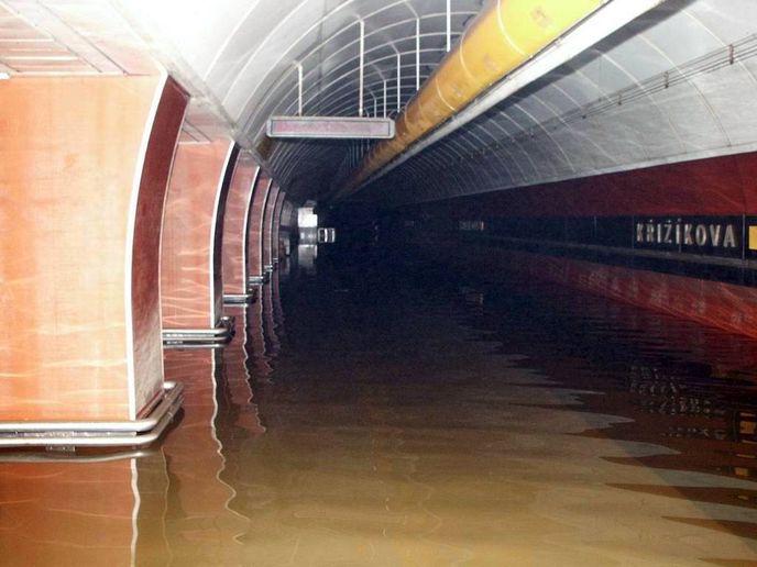 Povodně roku 2002 zaplavily řadu stanic