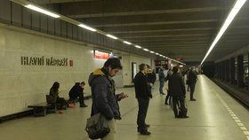 Stanice metra Hlavní nádraží je dočasně bezbariérově přístupná jen jedním směrem.
