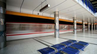 Kdy jede příští metro? Pražský dopravní podnik otestuje speciální displeje ve vestibulech