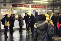 Tající sníh zastavil pražské metro!