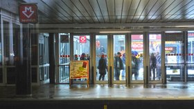 Stanice metra Vyšehrad byla uzavřena.
