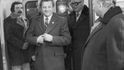 Politici Antonín Kapek a Antonín Zuska na prohlídce nově otevřeného úseku trasy metra A