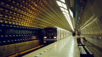 Metro pod pražskými Vinohrady jezdí už 40 let. Podívejte se na dobové fotografie