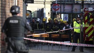 Nálož v Londýně zranila 22 osob, po útočnících pátrá policie i kontrarozvědka 