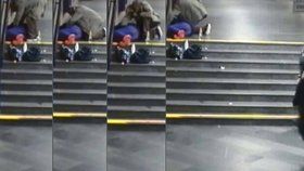 Chmaták v metru okrádal spící ženu jako by se nechumelilo.