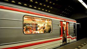 Hlavní město nechá sčítat cestující v úseku metra mezi Letňany a Ládví. Bude sledovat především to, zda se vyplatilo opatření, v rámci kterého do Letňan zajíždí každá vlaková souprava. (ilustrační foto)