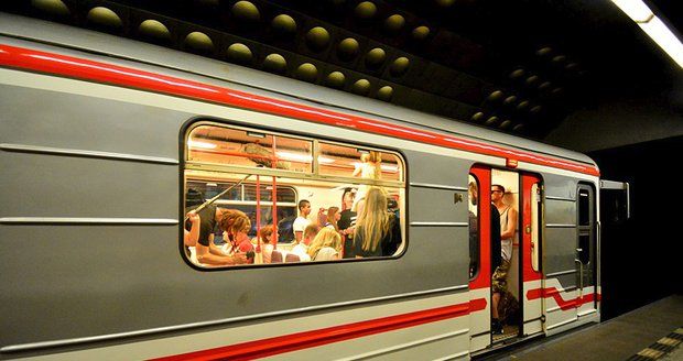 Hlavní město nechá sčítat cestující v úseku metra mezi Letňany a Ládví. Bude sledovat především to, zda se vyplatilo opatření, v rámci kterého do Letňan zajíždí každá vlaková souprava. (ilustrační foto)