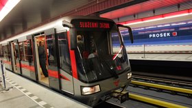 Metro C stálo dvě hodiny kvůli sebevraždě - ilustrační foto