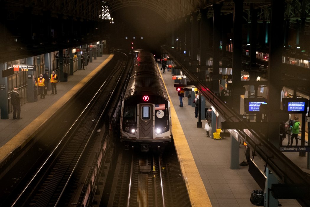 Metro v New Yorku v časech koronaviru (6. května 2020)