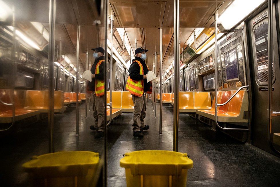 Metro v New Yorku v časech koronaviru (6. května 2020)
