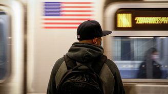 New York bude mladým bezdomovcům dávat měsíčně tisíc dolarů. Má je postavit na nohy