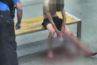 Děsivý pohled na polonahého mladíka (23): Pořezaný sklem byl celý od krve!