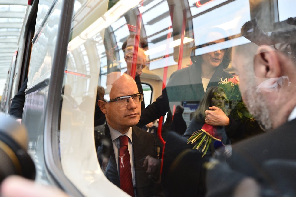 Otevření nového metra A: Premiér se svezl metrem