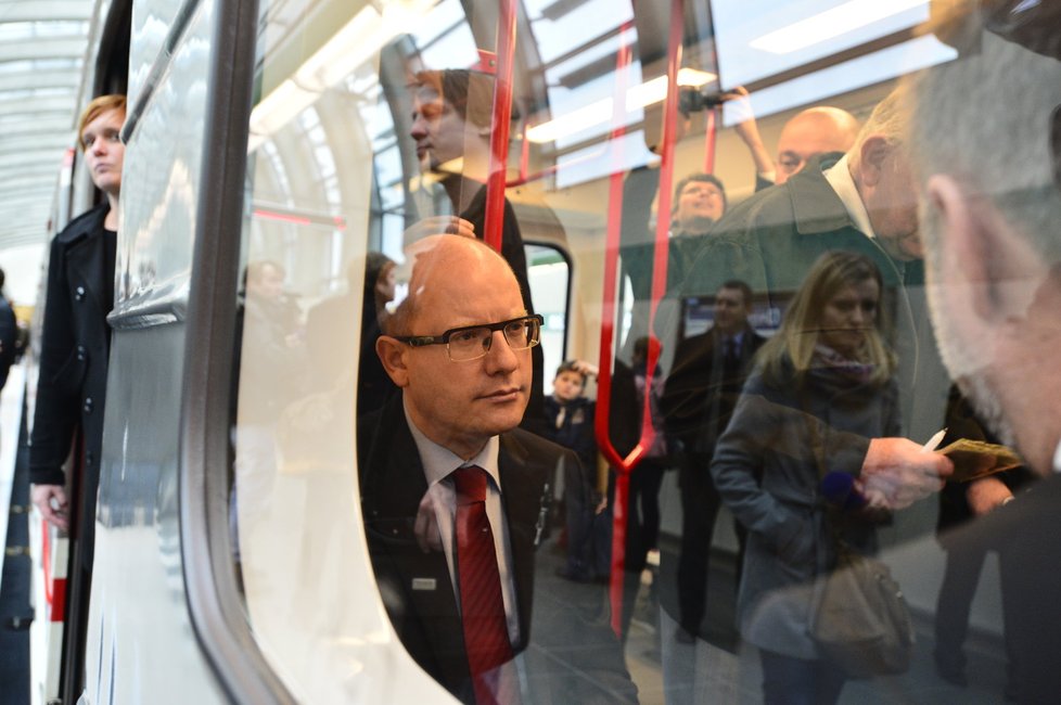 Otevření nového metra A: Metro musel vyzkoušet Bohuslav Sobotka