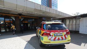Pod metro v Nových Butovicích spadl 29. června 2020 člověk.