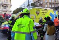Metro A hodinu stálo: Mezi vagony spadl muž (25), vytáhl ho student medicíny