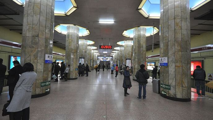 V pekingském metru budou před vstupem snímat otisky a skenovat tváře