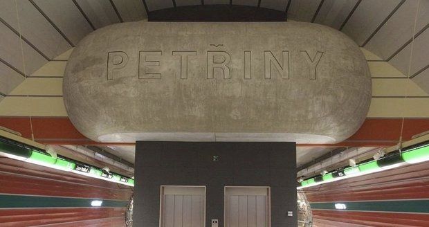 Nová stanice Petřiny vypadá, jak kdyby vypadla z filmu pro pamětníky