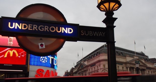 Nejstarší metro na světě bylo postaveno v britském hlavním městě Londýně.