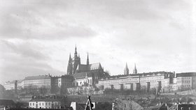 1939 - Na konci roku 1939 probíhaly sondovací práce v navržené trase Dejvice – Můstek – Muzeum – Pankrác. Příprava běžela naplno.