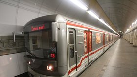 Na lince B pražského metra došlo k sebevraždě neznámé ženy