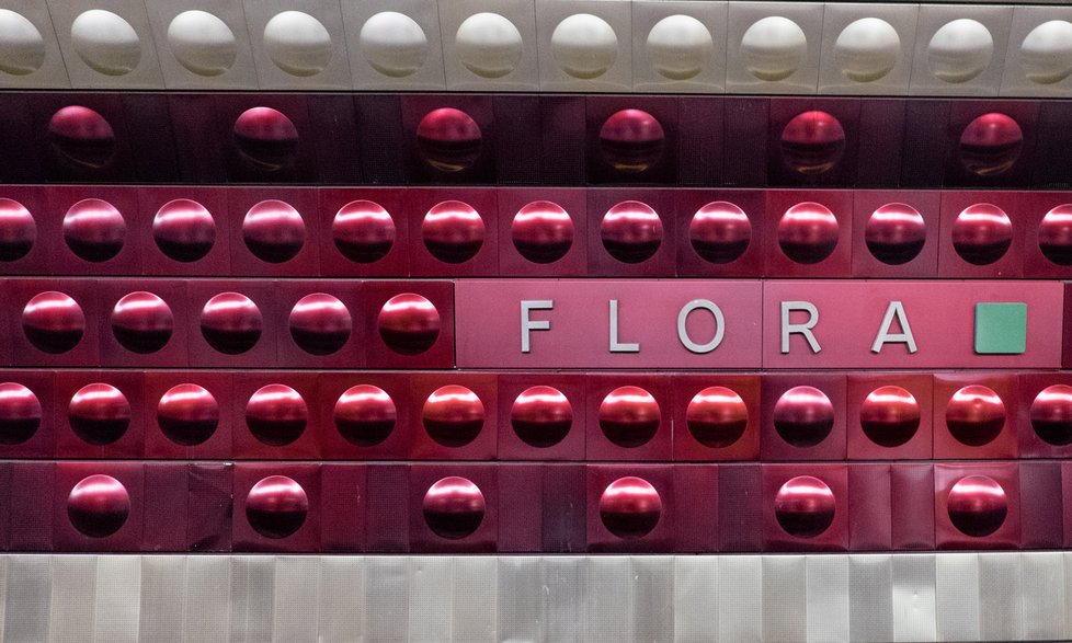 Stanice metra A Flora.
