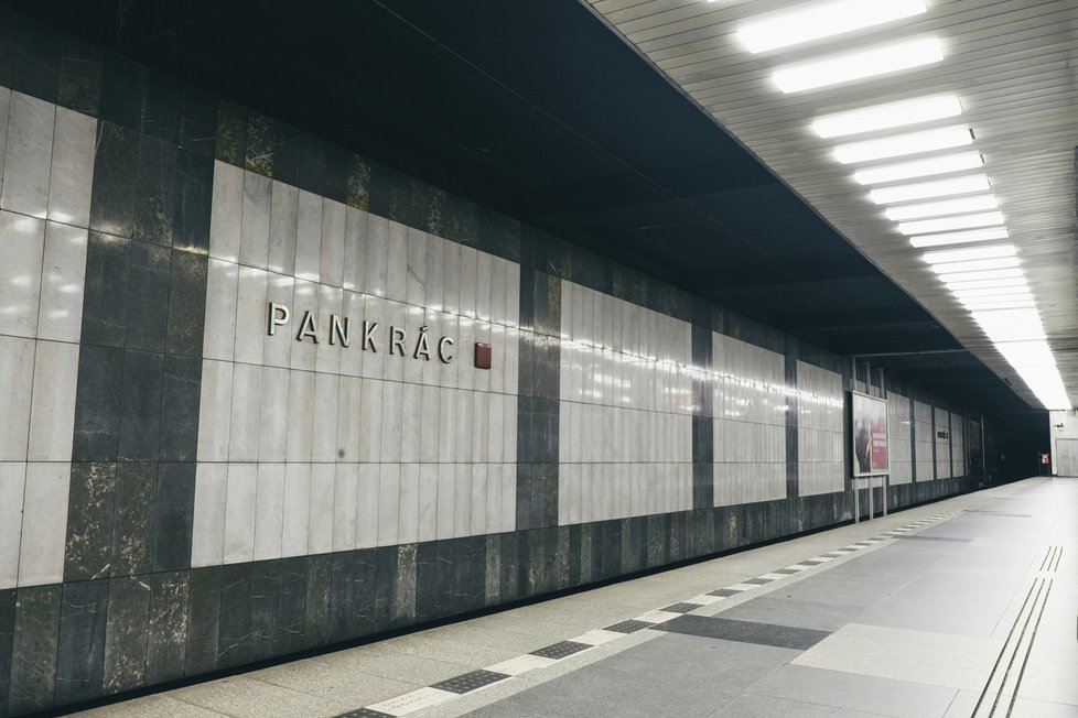 Stanice metra C Pražského povstání