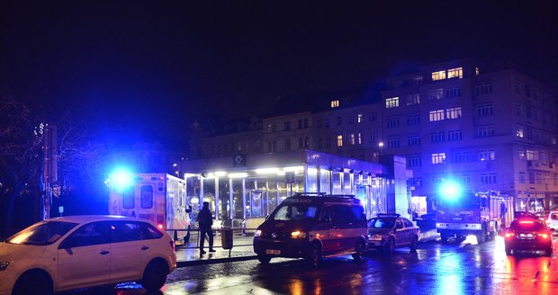 Muž ukončil život skokem pod metro.