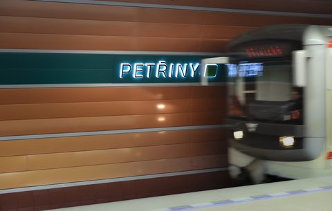 Konec přestupování na Dejvické: Vlaky jedou minimálně na Petřiny 