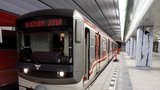 Pasažér v metru neměl jízdenku: Před revizorem utekl do tunelu