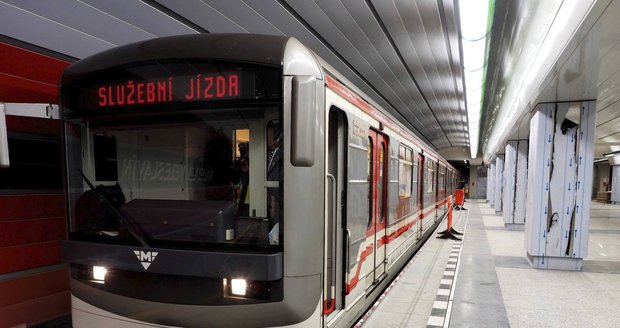 Provoz linky metra C byl zastaven: Pasažér utekl do tunelu