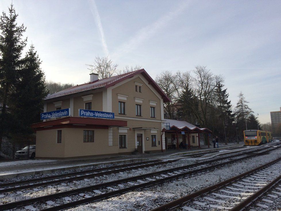 Nedaleké vlakové nádraží Praha-Veleslavín