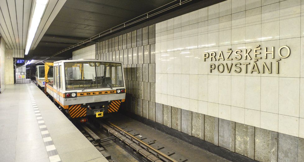 Metro o prodlouženém víkendu nepojede mezi stanicemi Kačerov a Pražského povstání.