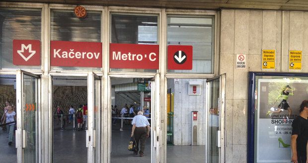 Metro nepojede mezi stanicemi Pražského povstání a Kačerov.