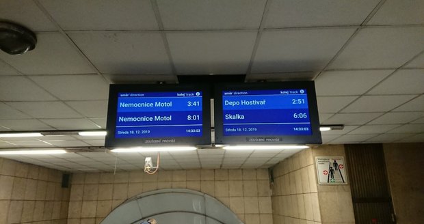 Nové informační tabule v pražském metru.