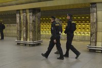 Útoky v Bruselu nenechaly Prahu klidnou: V metru i na letišti preventivně hlídkují policisté