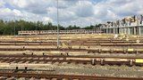 Kolejový uzel v Hostivaři: Ke stanici metra přibude vlaková zastávka i tramvajová smyčka