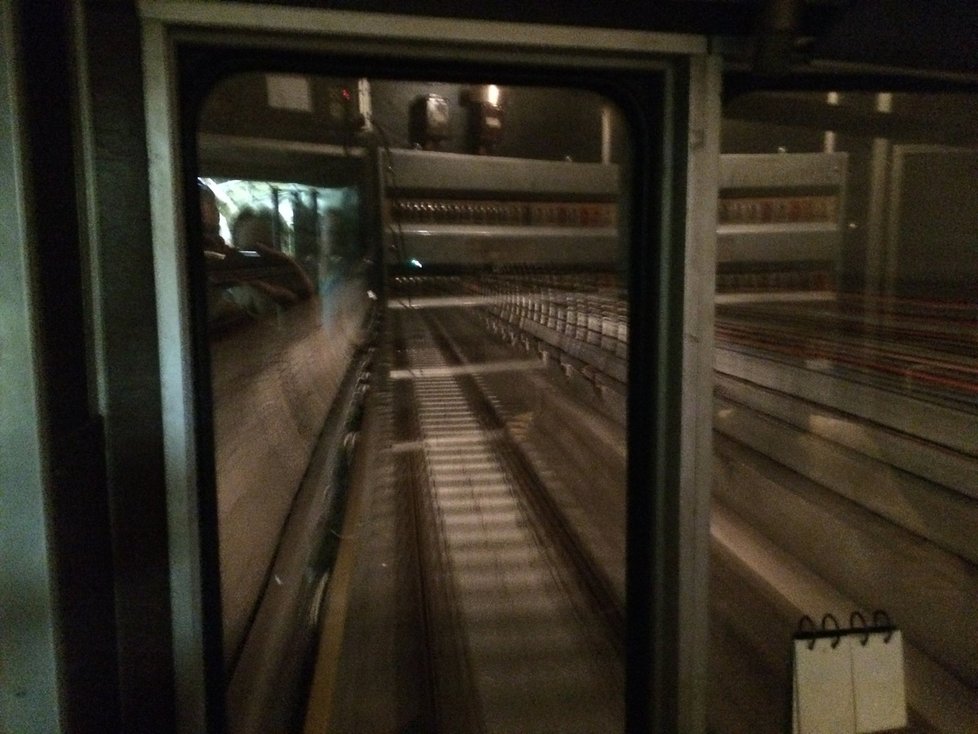 Přítomnost v kabině metra za jízdy je nevšedním zážitkem.