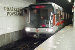 Mezi Kačerovem a Pražského povstání nejezdí metro.