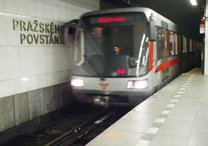 Metro o prodlouženém víkendu nepojede mezi stanicemi Kačerov a Pražského povstání.