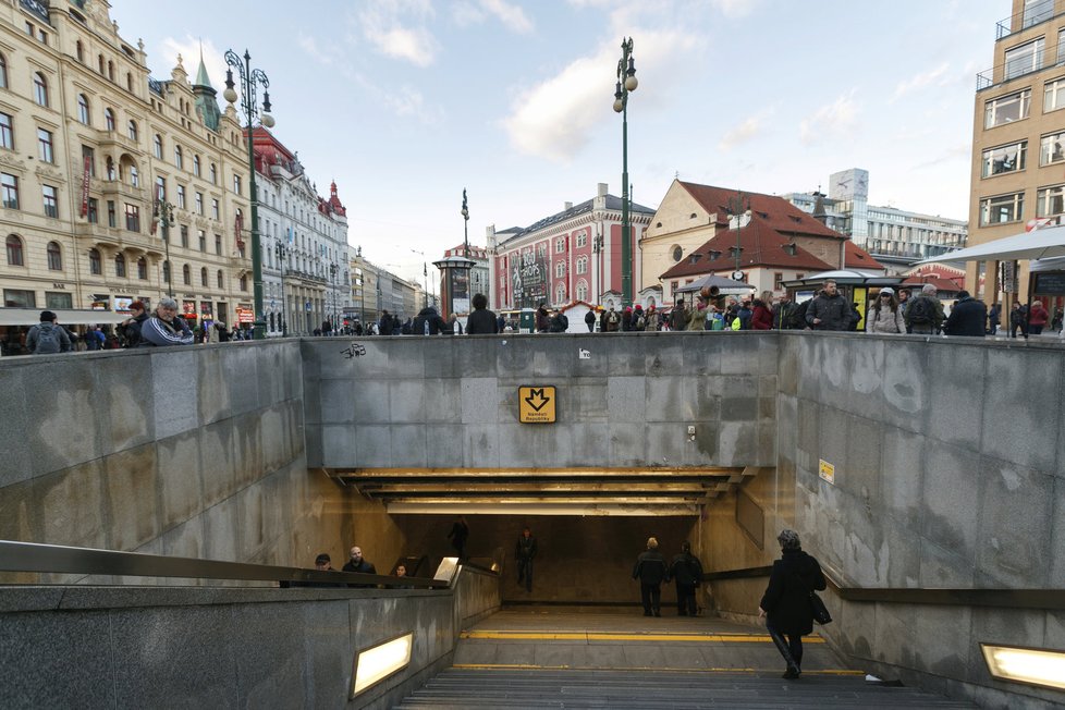 Z Masarykova nádraží se cestující na náměstí Republiky pěkně projdou. Ale až 2. ledna.