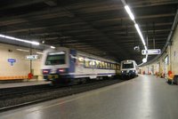 Masakr ve vídeňském metru: Útočníci napadli cestujícího mačetami! Muž zemřel