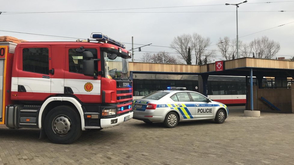 Člověk ve stanici Vltavská skočil pod metro, 17. 12. 2018