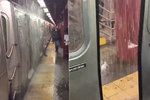 Potopa v newyorském metru: Ze stropu padaly proudy vody.