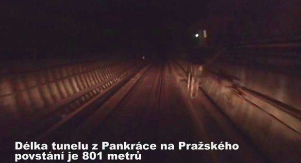 Metro slaví: Podívejte se na video z jeho pražských útrob!