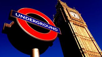 Londýnská revoluce: na jedné ze stanic metra se musí stát na obou stranách 
