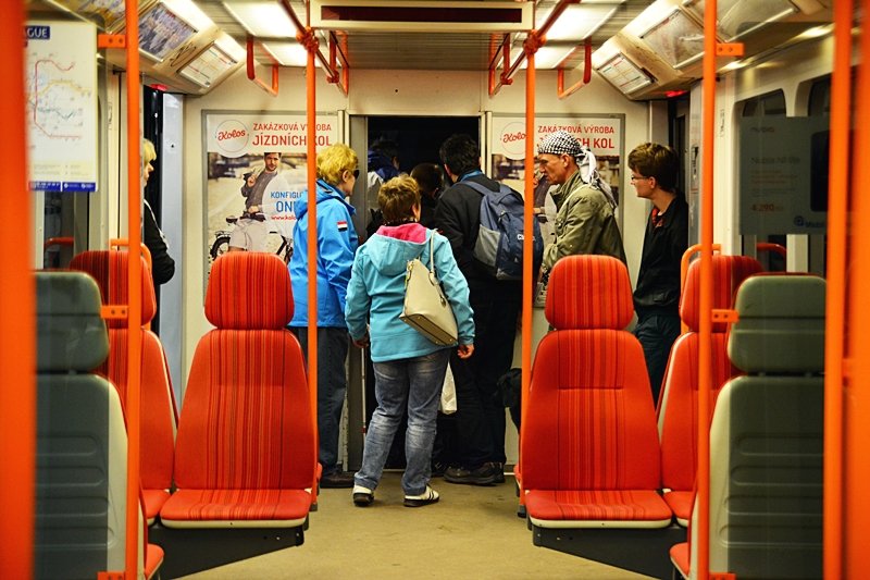 Nevidomí poznávali metro.