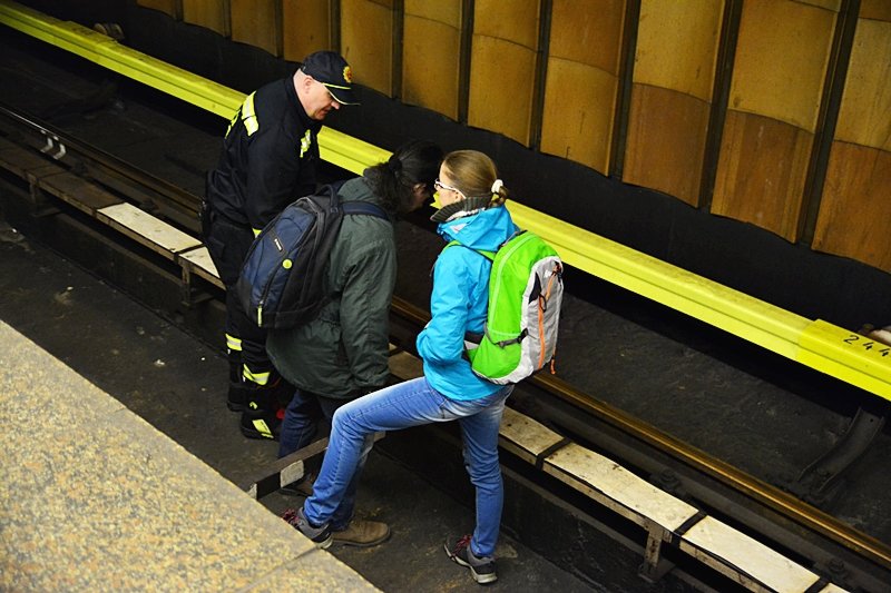 Nevidomí poznávali metro.