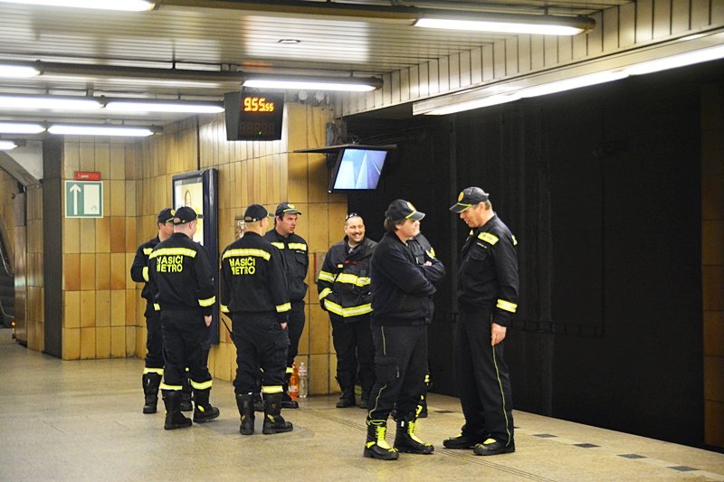 Nevidomí poznávali metro.